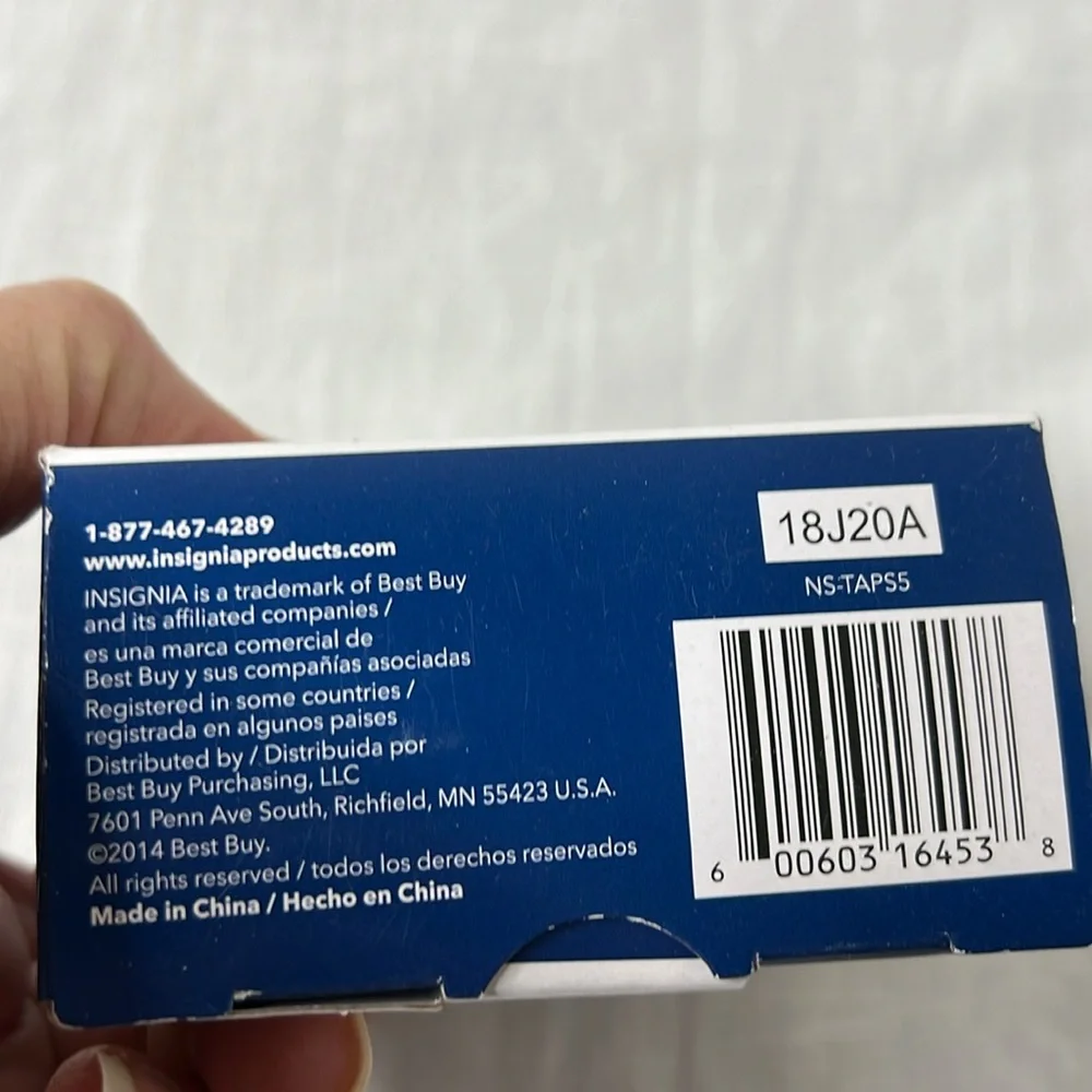 NWT Insignia Global Travel Adapter Set